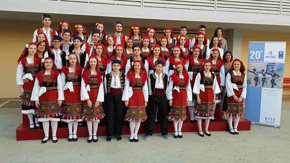 Παραδοσιακοί χοροί στο πρώτο ιδιωτικό σχολείο στα νότια προάστια