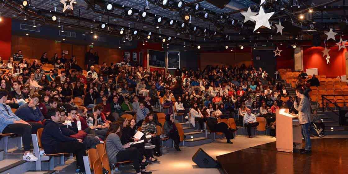Εκδήλωση για τον Καζαντζάκη στο αμφιθέατρο Άρτεμις, Νέα Εκπαιδευτήρια Γ. Μαλλιάρα στον Άλιμο