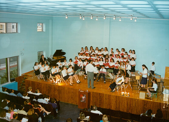 Ορχήστρα και χορωδία το 1990